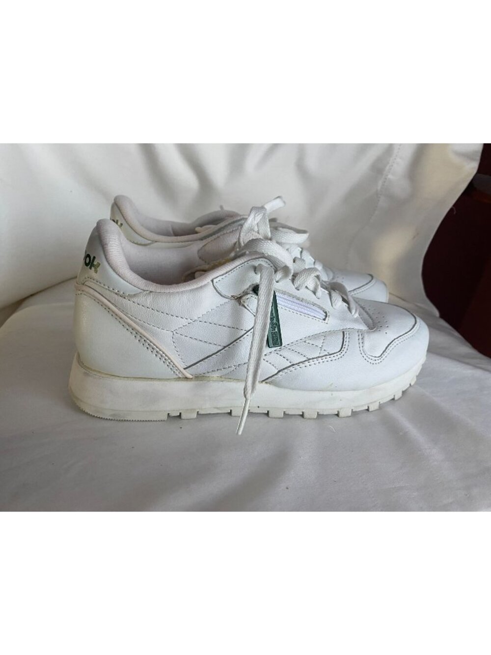 New Reebok white leather sneakers size 7